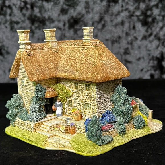 Lilliput Lane | River Meadow Manor | Collectors' Club - Picture 6 of 15